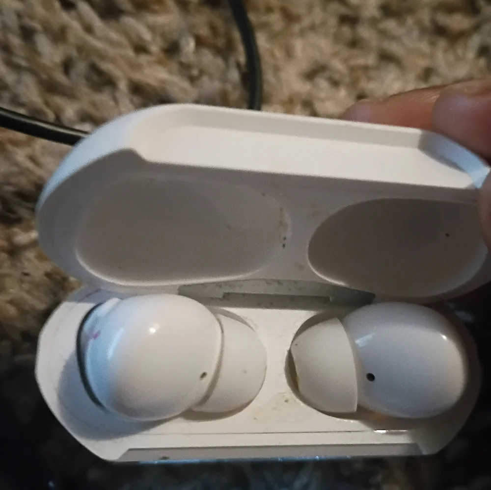 White Wireless Earbuds Case with Screen